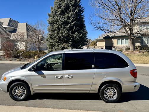 2002 Chrysler Town & Country Limited
