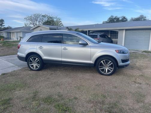 Silver 2011 Audi Q7 3.0T Premium