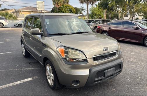 2010 Kia Soul +