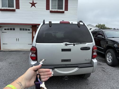 Silver 2005 Jeep Liberty Limited