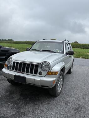 Silver 2005 Jeep Liberty Limited
