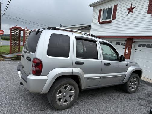 Silver 2005 Jeep Liberty Limited