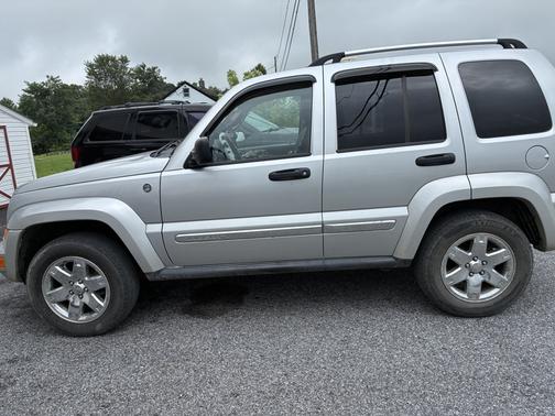 Silver 2005 Jeep Liberty Limited