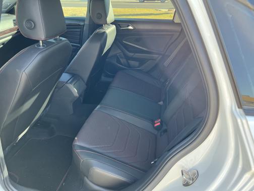 Photo 4 of 6 of 2022 Volkswagen Jetta GLI 2.0T Autobahn