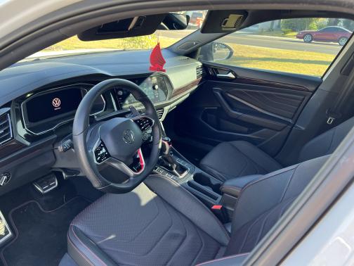 Photo 5 of 6 of 2022 Volkswagen Jetta GLI 2.0T Autobahn