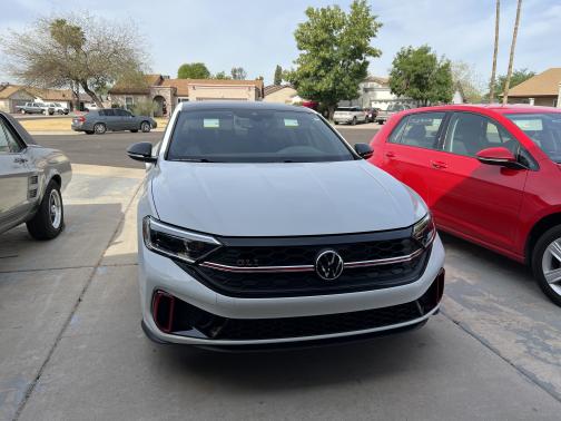 Photo 2 of 6 of 2022 Volkswagen Jetta GLI 2.0T Autobahn