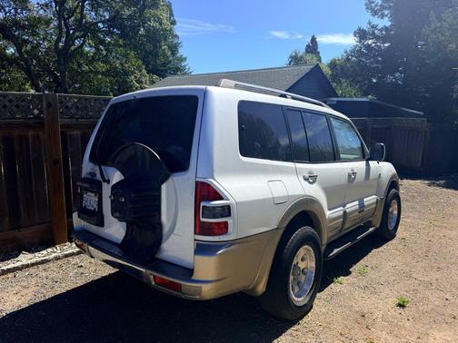 White 2002 Mitsubishi Montero Limited