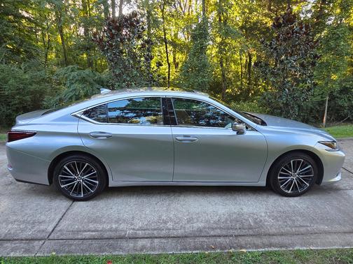 2022 Lexus ES 350 Base