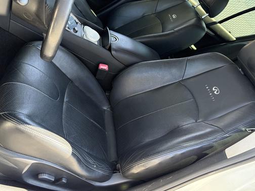 White 2012 INFINITI G25 Journey