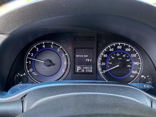 White 2012 INFINITI G25 Journey