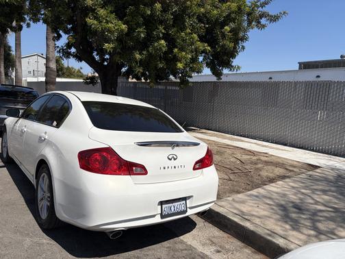 White 2012 INFINITI G25 Journey
