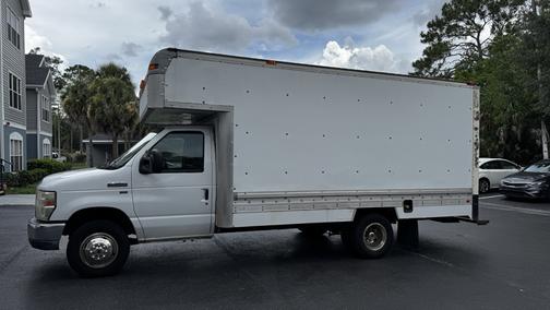 2010 Ford E350 Super Duty Base