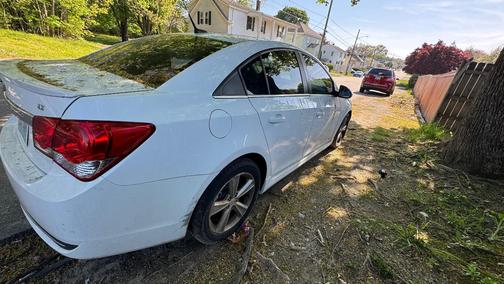 White 2014 Chevrolet Cruze 2LT