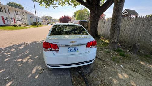White 2014 Chevrolet Cruze 2LT