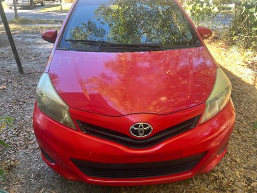 2013 Toyota Yaris LE