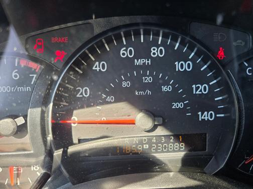 2004 Nissan Armada SE