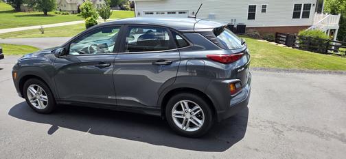 Gray 2019 Hyundai KONA SE