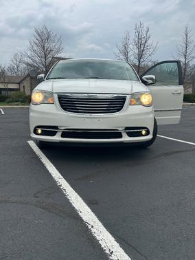 2012 Chrysler Town & Country Touring-L