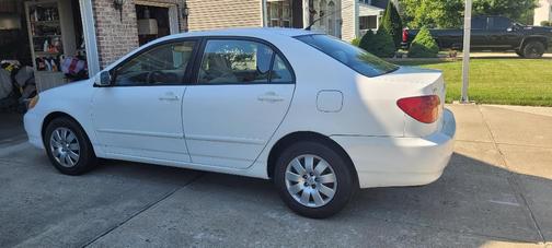 White 2004 Toyota Corolla S