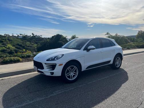 White 2018 Porsche Macan Macan
