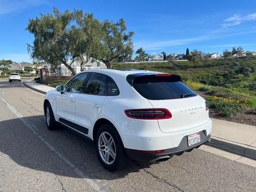 White 2018 Porsche Macan Macan