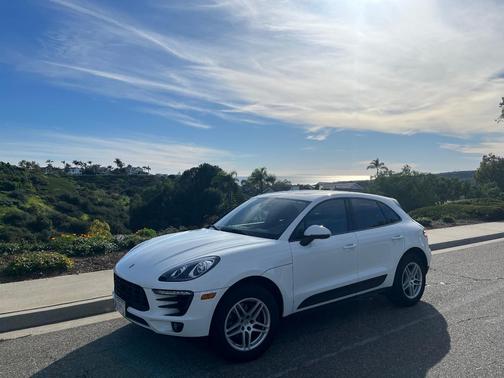 White 2018 Porsche Macan Macan
