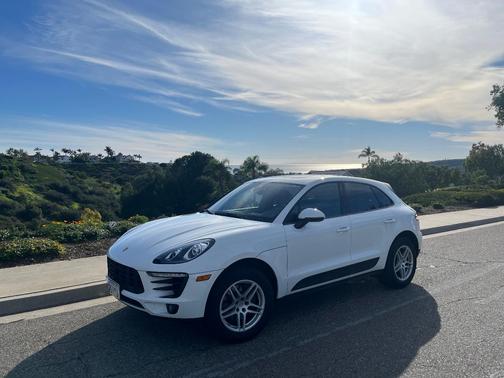 White 2018 Porsche Macan Macan