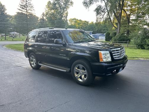 2004 Cadillac Escalade Base