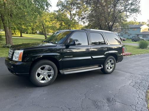 2004 Cadillac Escalade Base