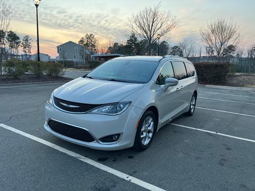 2017 Chrysler Pacifica Touring-L Plus