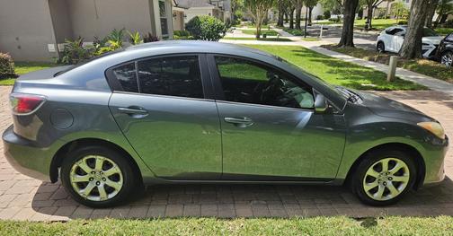 2013 Mazda Mazda3 i Sport