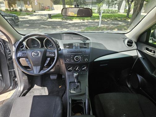 2013 Mazda Mazda3 i Sport