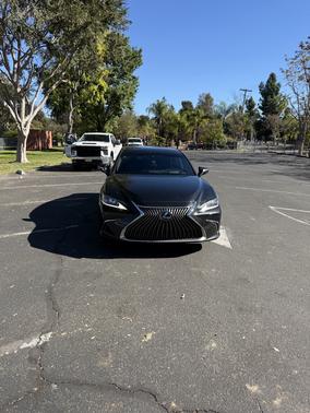 2019 Lexus ES 300h Luxury