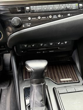 2019 Lexus ES 300h Luxury