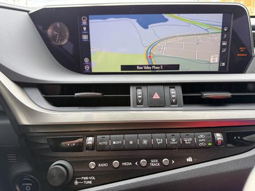 2019 Lexus ES 300h Luxury