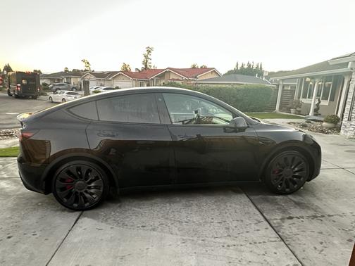 Black 2023 Tesla Model Y Performance