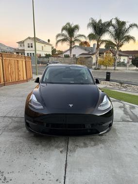Black 2023 Tesla Model Y Performance