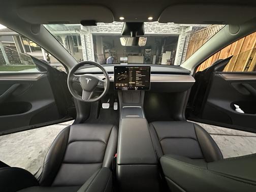 Black 2023 Tesla Model Y Performance