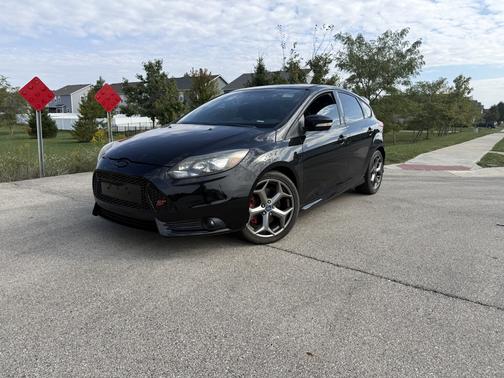 Black 2014 Ford Focus ST Base