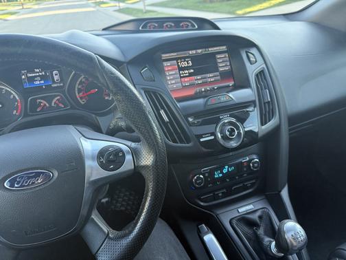 Black 2014 Ford Focus ST Base