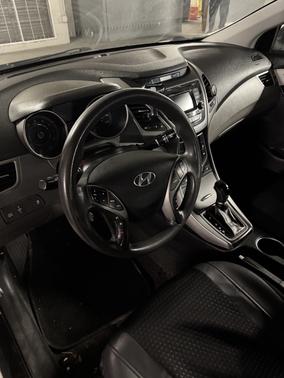 White 2014 Hyundai ELANTRA SE