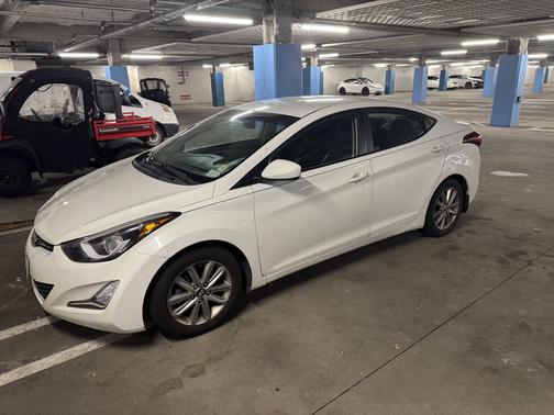 White 2014 Hyundai ELANTRA SE
