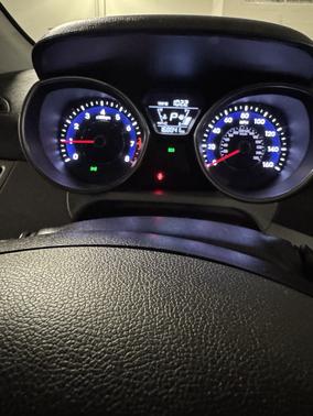 White 2014 Hyundai ELANTRA SE