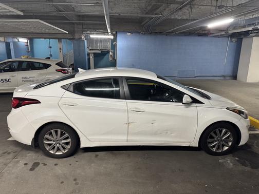 White 2014 Hyundai ELANTRA SE