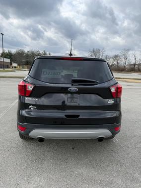 Black 2019 Ford Escape SE