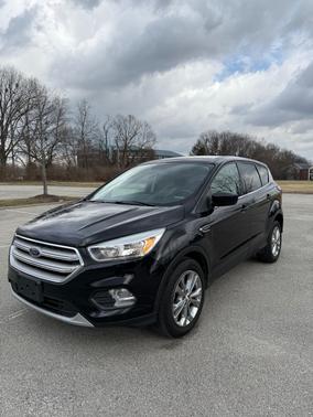 Black 2019 Ford Escape SE