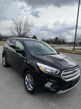 Black 2019 Ford Escape SE