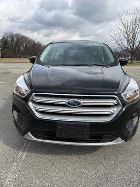 Black 2019 Ford Escape SE