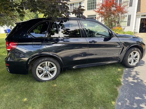 Black 2018 BMW X5 xDrive50i