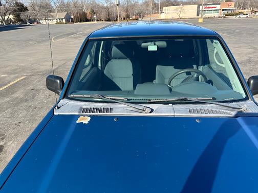 2004 Nissan Frontier XE-V6 Crew Cab